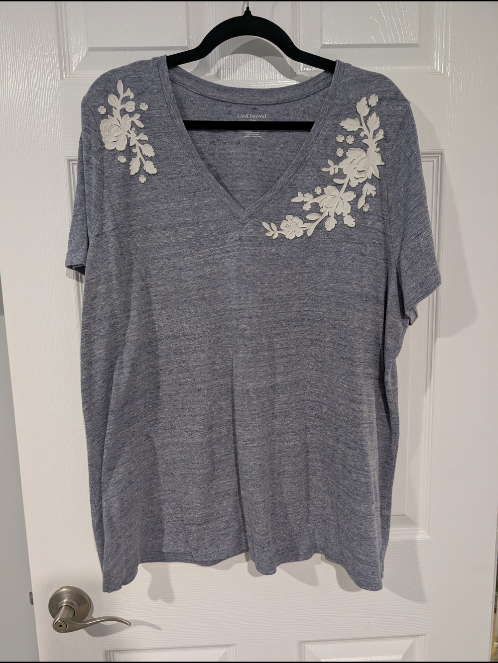 Lane Bryant Heather Blue V-Neck Tee with White Floral Applique Size 22/24